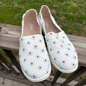 Clarks Cloudsteppers Slip On Shoes  12 Floral Comfort Casual Flats Cute 3221